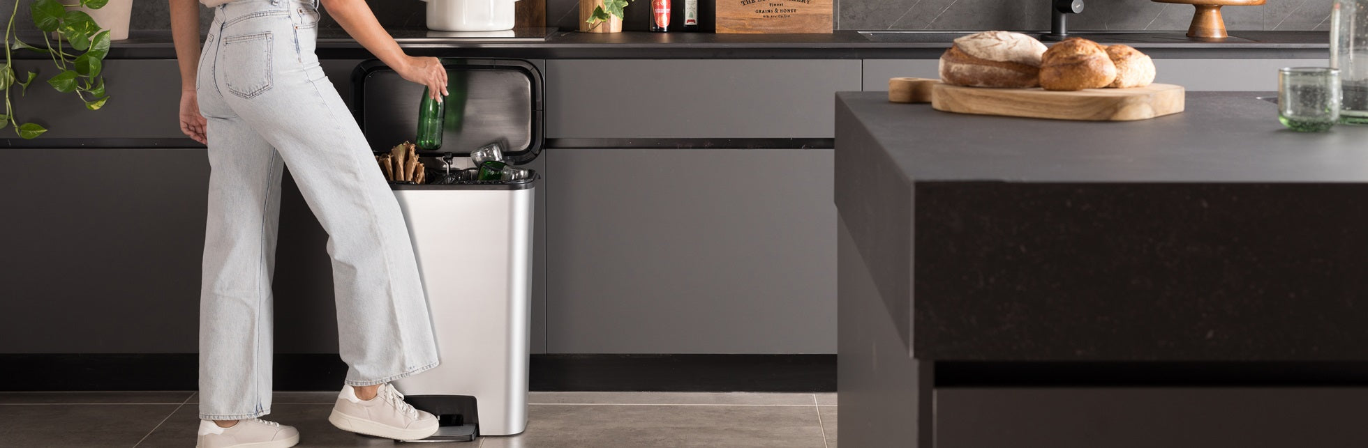 centered-image-metadata