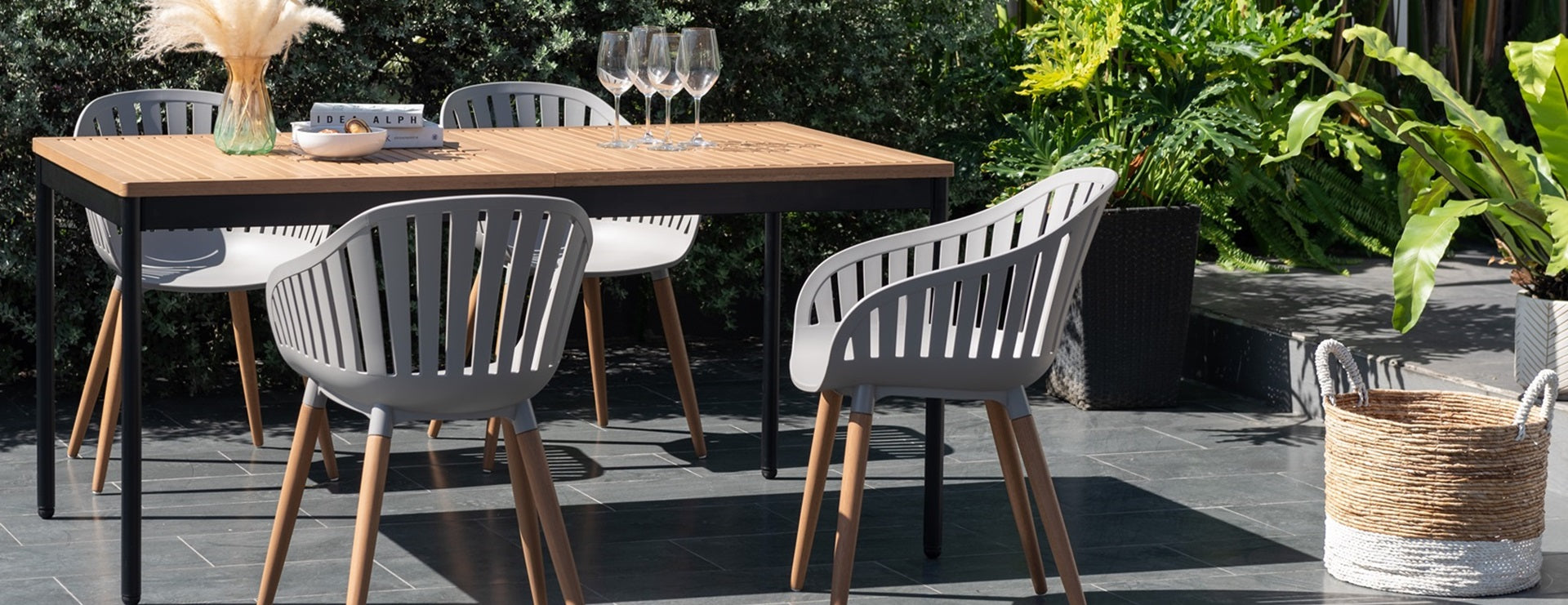 centered-image-metadata